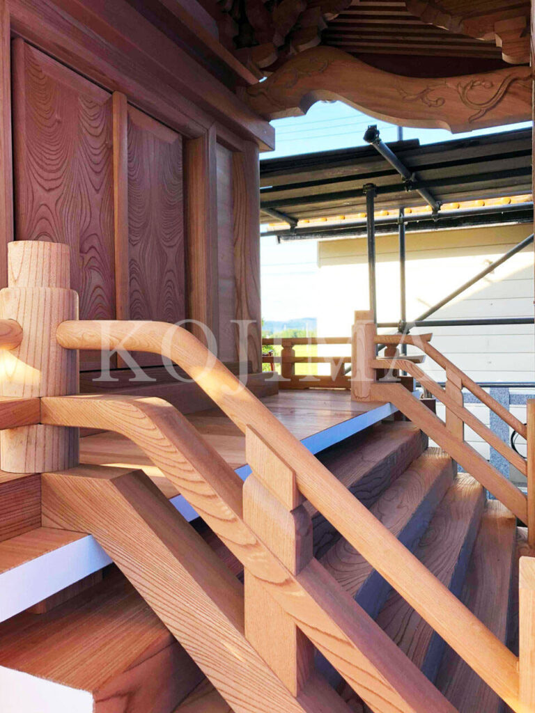 欅材を使った社寺