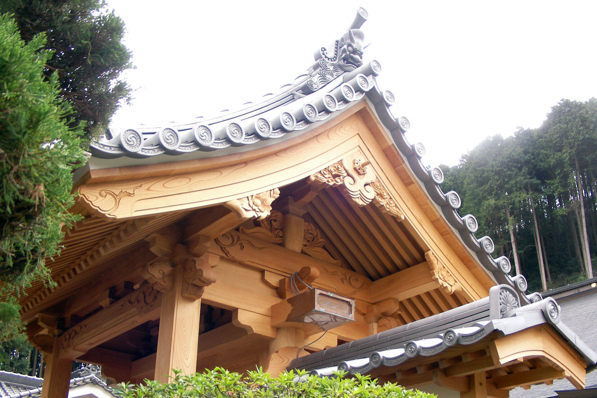 欅材を使った社寺